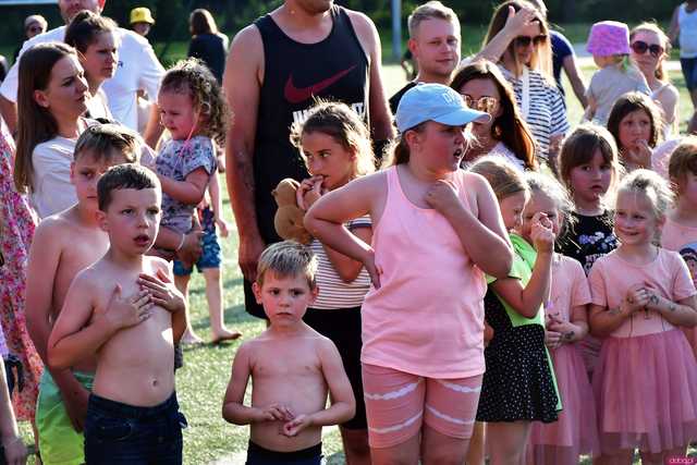 [WIDEO/FOTO] Tysiące baniek, mydlana wyspa i mnóstwo dobrej zabawy. Trwa 8. Mydlany Park Festiwal w Żarowie