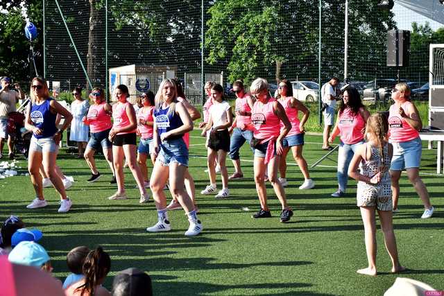 [WIDEO/FOTO] Tysiące baniek, mydlana wyspa i mnóstwo dobrej zabawy. Trwa 8. Mydlany Park Festiwal w Żarowie