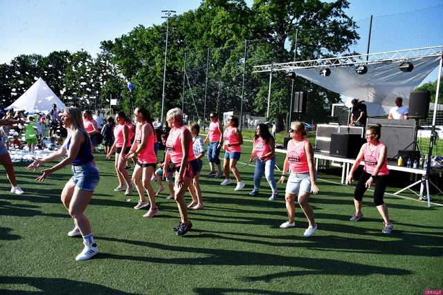 [WIDEO/FOTO] Tysiące baniek, mydlana wyspa i mnóstwo dobrej zabawy. Trwa 8. Mydlany Park Festiwal w Żarowie