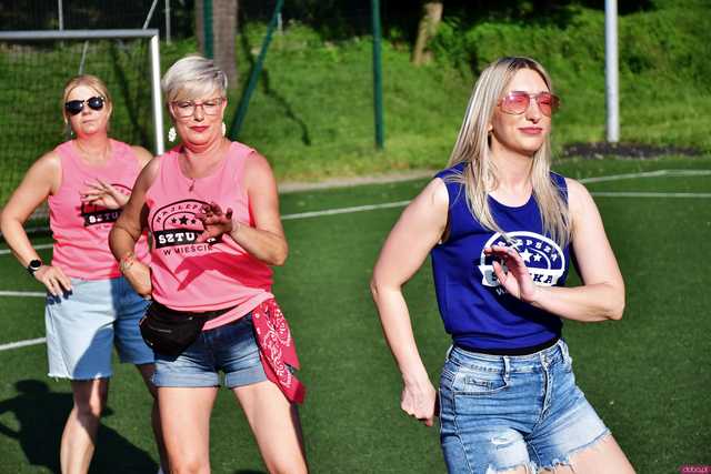 [WIDEO/FOTO] Tysiące baniek, mydlana wyspa i mnóstwo dobrej zabawy. Trwa 8. Mydlany Park Festiwal w Żarowie