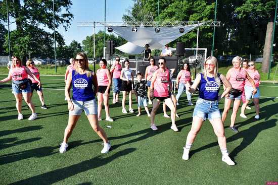 [WIDEO/FOTO] Tysiące baniek, mydlana wyspa i mnóstwo dobrej zabawy. Trwa 8. Mydlany Park Festiwal w Żarowie