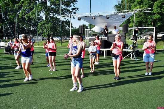 [WIDEO/FOTO] Tysiące baniek, mydlana wyspa i mnóstwo dobrej zabawy. Trwa 8. Mydlany Park Festiwal w Żarowie