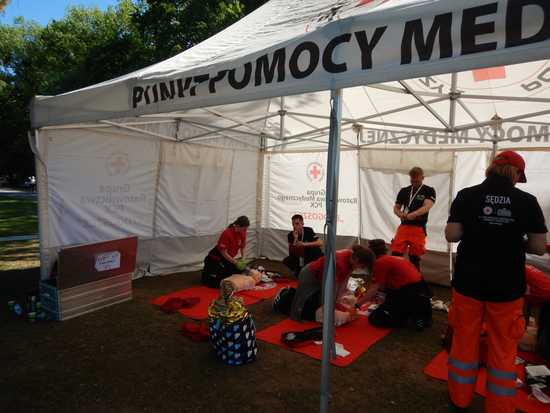 Mistrzostwa Polski Pierwszej Pomocy PCK: Świdnickie licealistki znów w czołówce kraju!