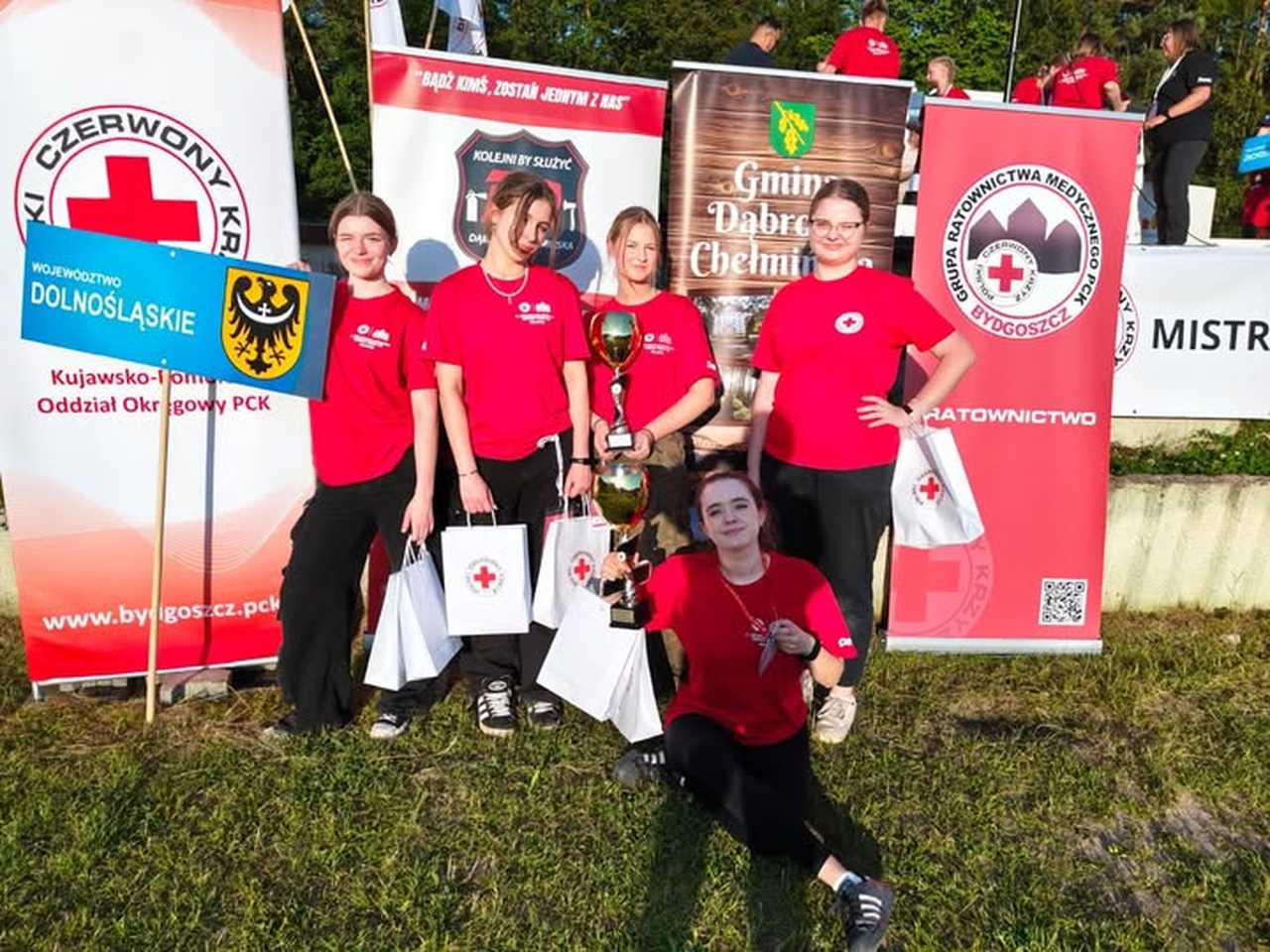 Mistrzostwa Polski Pierwszej Pomocy PCK: Świdnickie licealistki znów w czołówce kraju!