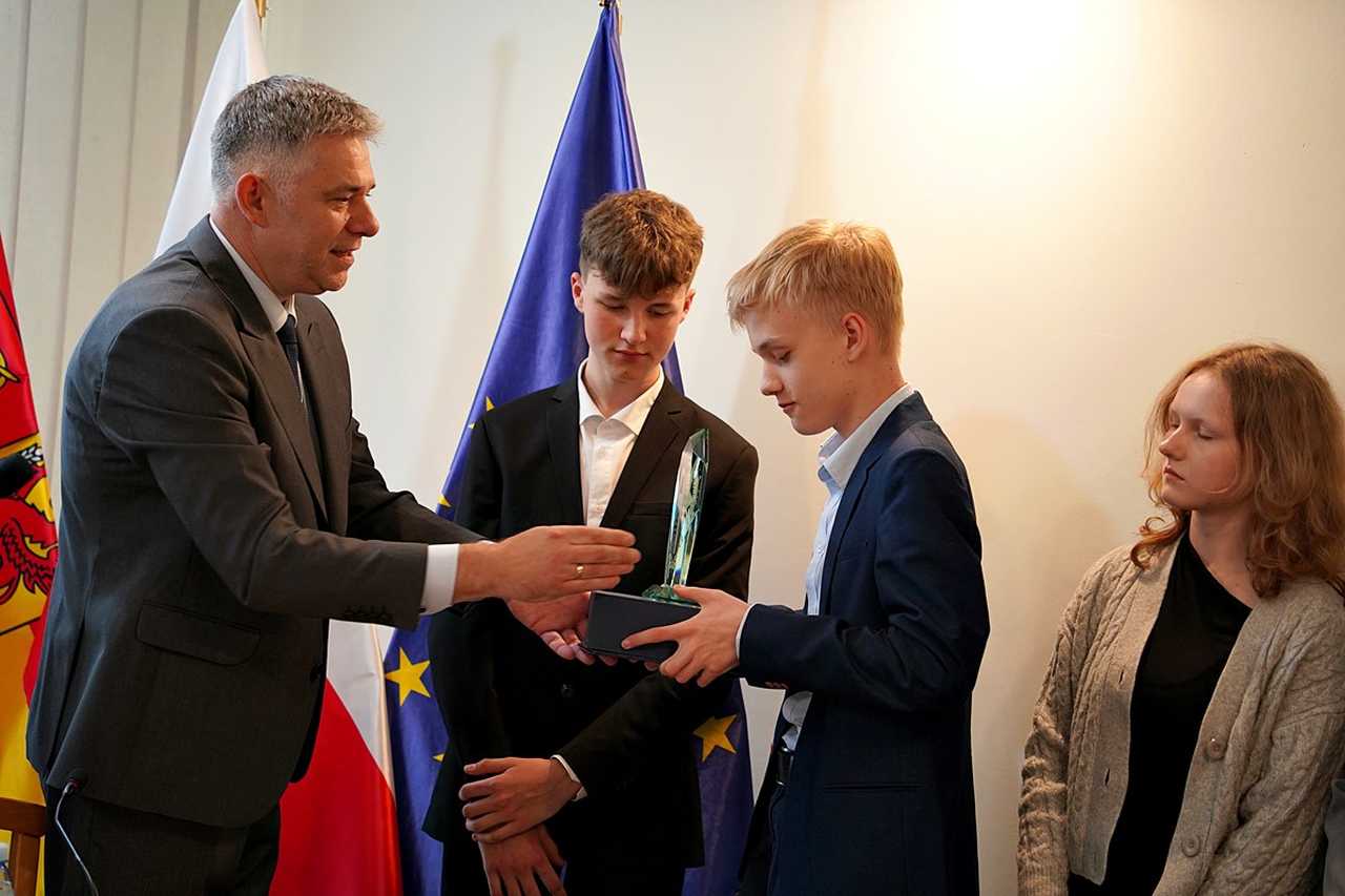 [FOTO] Po raz 8. sięgnęli po Laur Młodego Samorządowca