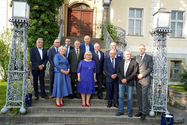 [FOTO] Samorządowcy z wszystkich dziewięciu kadencji spotkali się w Krzyżowej