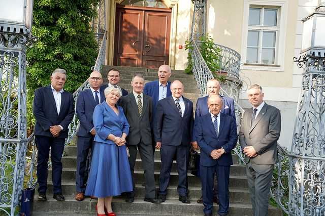 [FOTO] Samorządowcy z wszystkich dziewięciu kadencji spotkali się w Krzyżowej