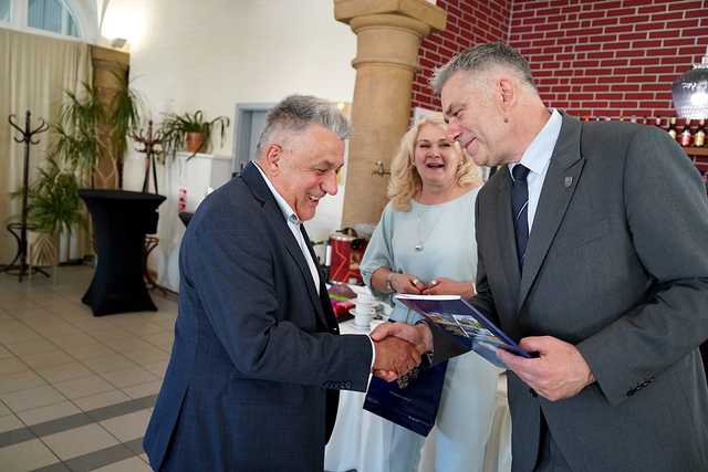[FOTO] Samorządowcy z wszystkich dziewięciu kadencji spotkali się w Krzyżowej