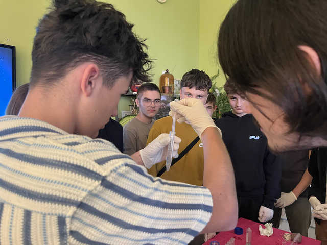 [FOTO] Uczniowie Banacha odbywają kolejne Czerwcowe Spotkania z Biotechnologią