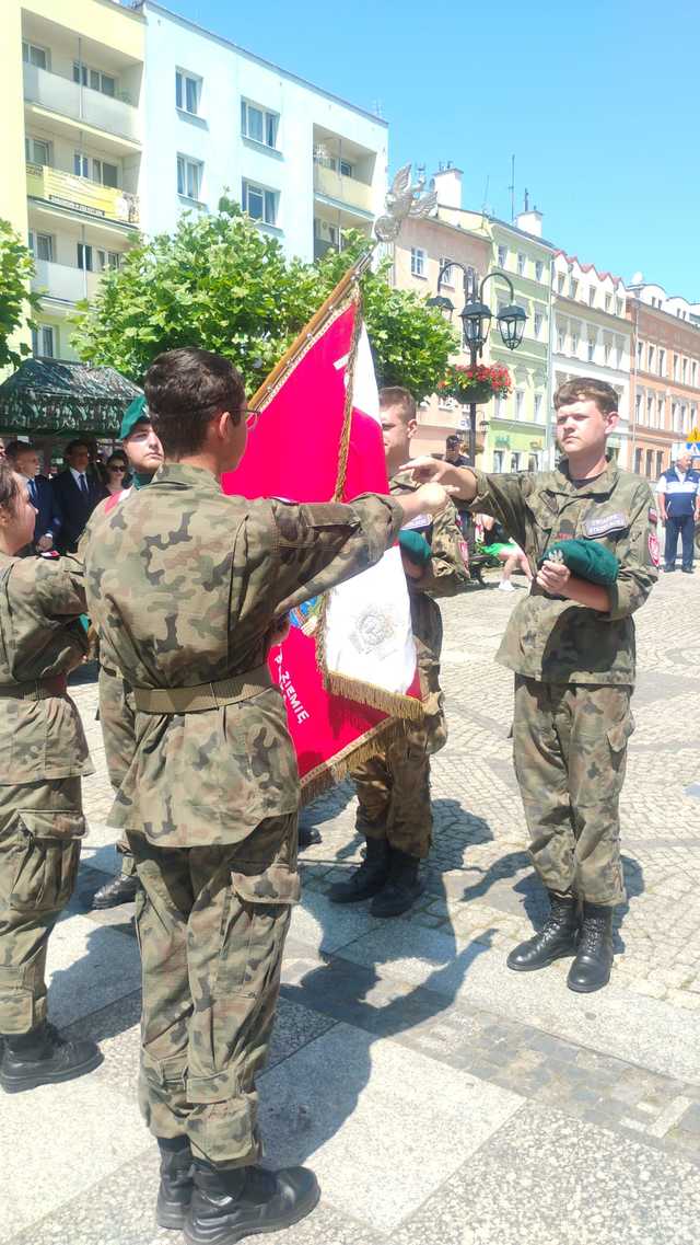 [FOTO] Przyrzeczenie strzeleckie na strzegomskim rynku