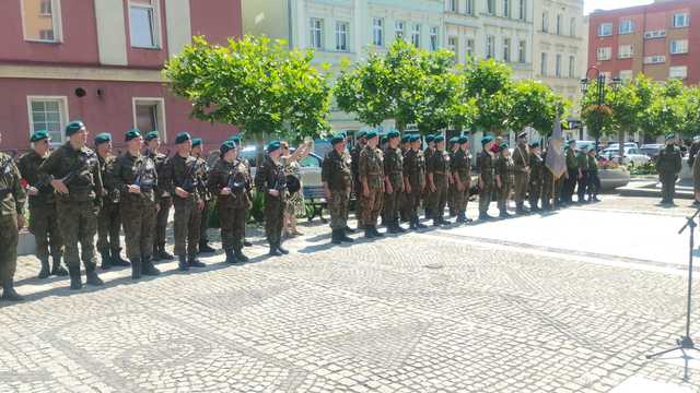 [FOTO] Przyrzeczenie strzeleckie na strzegomskim rynku