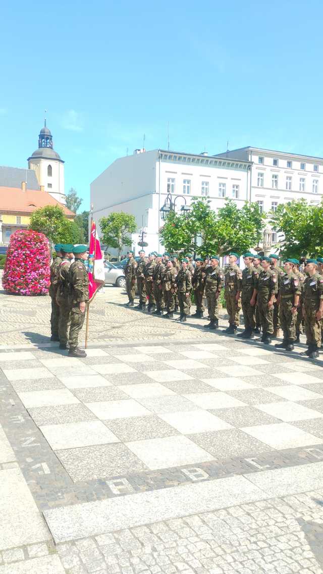 [FOTO] Przyrzeczenie strzeleckie na strzegomskim rynku