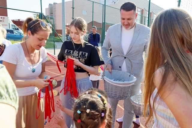 [FOTO] Uczestnicy zajęć w GCKiS Żarów zaprezentowali swoje prace artystyczne