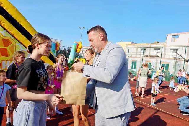 [FOTO] Uczestnicy zajęć w GCKiS Żarów zaprezentowali swoje prace artystyczne