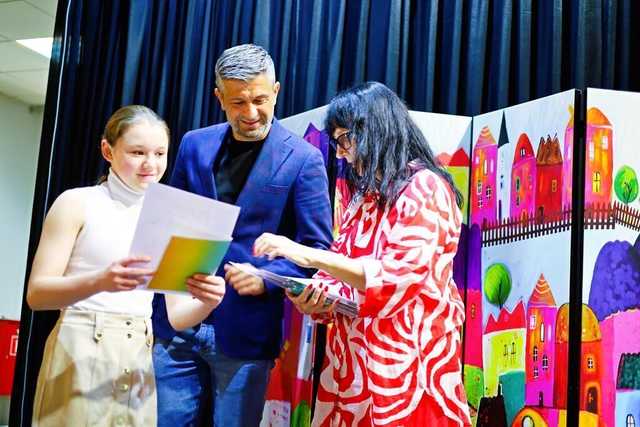 [FOTO] Uczestnicy zajęć w GCKiS Żarów zaprezentowali swoje prace artystyczne