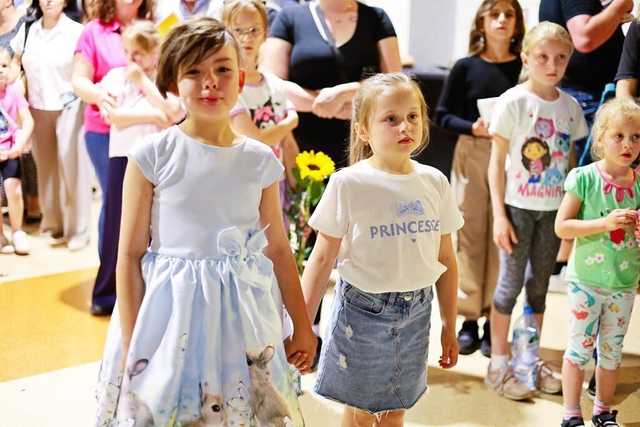 [FOTO] Uczestnicy zajęć w GCKiS Żarów zaprezentowali swoje prace artystyczne