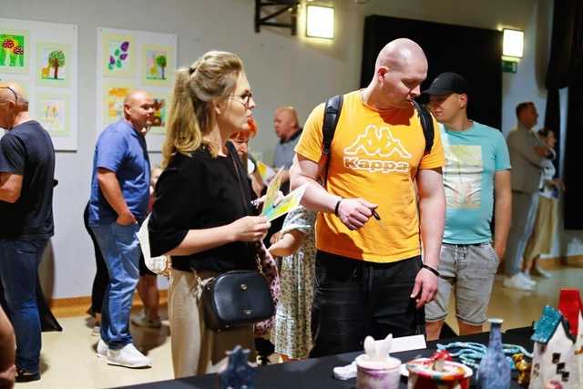 [FOTO] Uczestnicy zajęć w GCKiS Żarów zaprezentowali swoje prace artystyczne