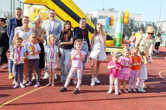 [FOTO] Uczestnicy zajęć w GCKiS Żarów zaprezentowali swoje prace artystyczne