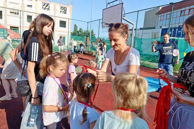 [FOTO] Uczestnicy zajęć w GCKiS Żarów zaprezentowali swoje prace artystyczne