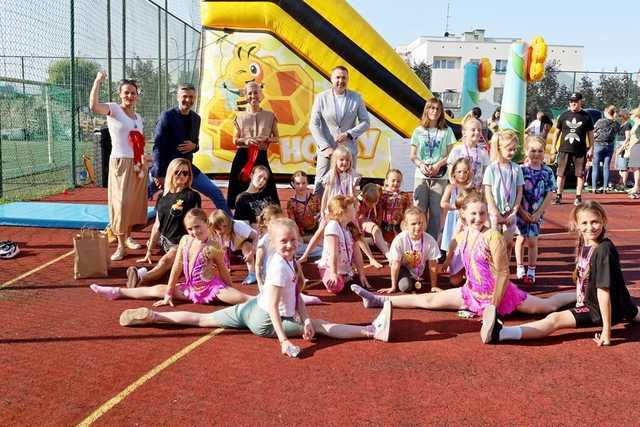 [FOTO] Uczestnicy zajęć w GCKiS Żarów zaprezentowali swoje prace artystyczne