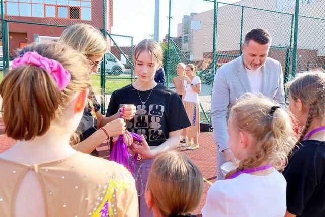 [FOTO] Uczestnicy zajęć w GCKiS Żarów zaprezentowali swoje prace artystyczne
