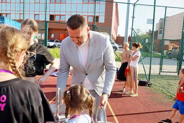 [FOTO] Uczestnicy zajęć w GCKiS Żarów zaprezentowali swoje prace artystyczne