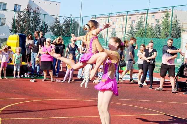 [FOTO] Uczestnicy zajęć w GCKiS Żarów zaprezentowali swoje prace artystyczne