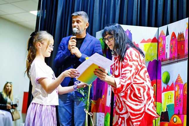 [FOTO] Uczestnicy zajęć w GCKiS Żarów zaprezentowali swoje prace artystyczne