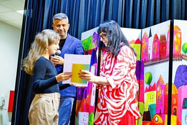 [FOTO] Uczestnicy zajęć w GCKiS Żarów zaprezentowali swoje prace artystyczne