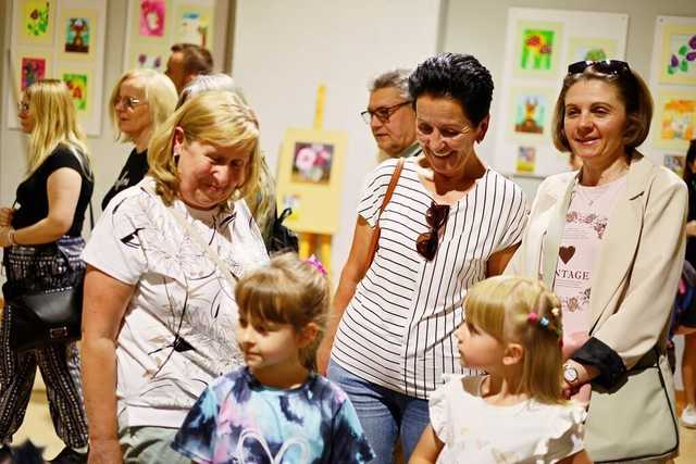 [FOTO] Uczestnicy zajęć w GCKiS Żarów zaprezentowali swoje prace artystyczne