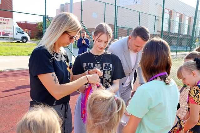 [FOTO] Uczestnicy zajęć w GCKiS Żarów zaprezentowali swoje prace artystyczne