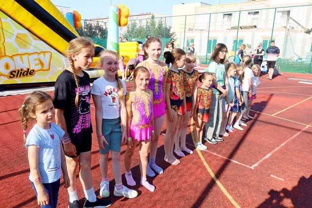 [FOTO] Uczestnicy zajęć w GCKiS Żarów zaprezentowali swoje prace artystyczne