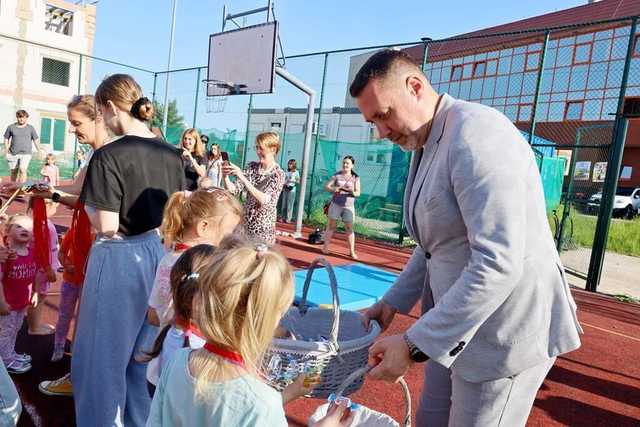 [FOTO] Uczestnicy zajęć w GCKiS Żarów zaprezentowali swoje prace artystyczne