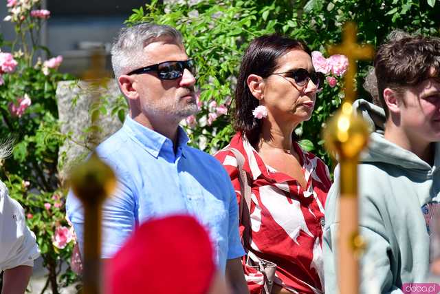 [FOTO] Wierni przeszli w procesji z okazji Bożego Ciała. Świętowanie zwieńczył Parafialny Festyn Rodzinny