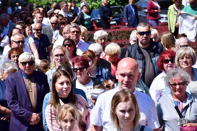 [FOTO] Wierni przeszli w procesji z okazji Bożego Ciała. Świętowanie zwieńczył Parafialny Festyn Rodzinny
