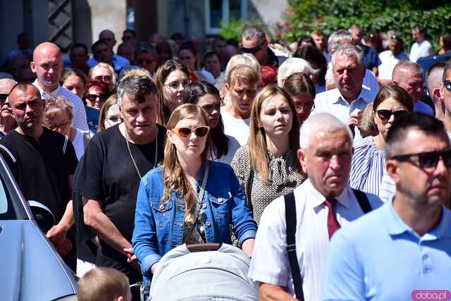 [FOTO] Wierni przeszli w procesji z okazji Bożego Ciała. Świętowanie zwieńczył Parafialny Festyn Rodzinny