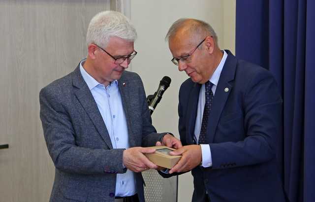 [FOTO] Już po raz piętnasty przyznano absolutorium wójtowi gminy Dobromierz. Przedstawiono również raport o stanie gminy