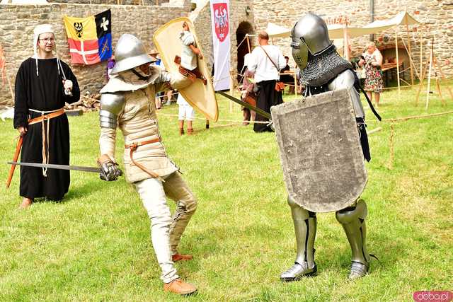 [FOTO] Rycerskie pojedynki, turniej szachowy i pokaz ognia. Ruszył XII Turniej Rycerski w Strzegomiu