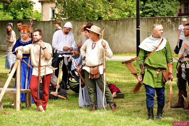 [FOTO] Rycerskie pojedynki, turniej szachowy i pokaz ognia. Ruszył XII Turniej Rycerski w Strzegomiu