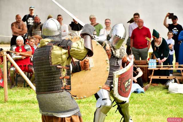 [FOTO] Rycerskie pojedynki, turniej szachowy i pokaz ognia. Ruszył XII Turniej Rycerski w Strzegomiu