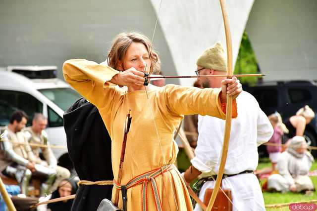 [FOTO] Rycerskie pojedynki, turniej szachowy i pokaz ognia. Ruszył XII Turniej Rycerski w Strzegomiu