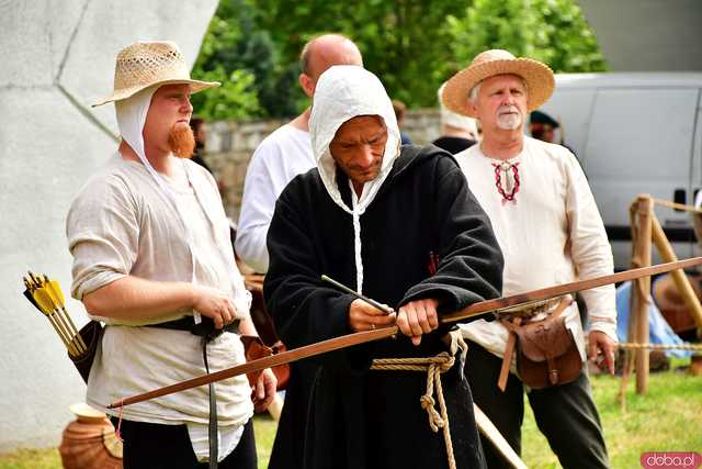 [FOTO] Rycerskie pojedynki, turniej szachowy i pokaz ognia. Ruszył XII Turniej Rycerski w Strzegomiu