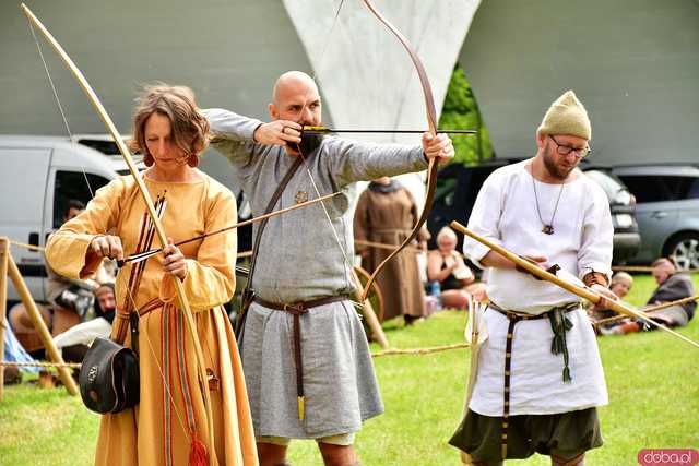 [FOTO] Rycerskie pojedynki, turniej szachowy i pokaz ognia. Ruszył XII Turniej Rycerski w Strzegomiu