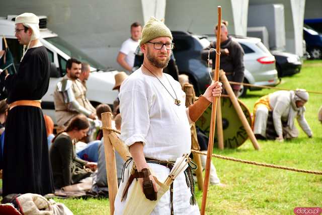 [FOTO] Rycerskie pojedynki, turniej szachowy i pokaz ognia. Ruszył XII Turniej Rycerski w Strzegomiu