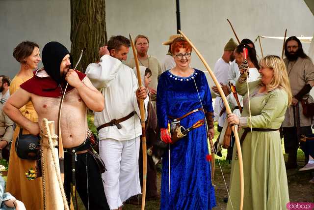 [FOTO] Rycerskie pojedynki, turniej szachowy i pokaz ognia. Ruszył XII Turniej Rycerski w Strzegomiu