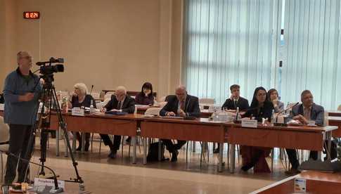 XV sesja Rady Miejskiej w Świdnicy – nadanie honorowego obywatelstwa i decyzje budżetowe