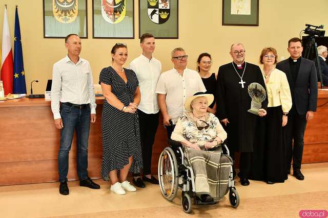 [FOTO] Dziś już nie wyobrażam sobie życia bez Świdnicy. Biskup Waldemar Pytel z tytułem Honorowego Obywatela Miasta