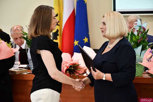 [FOTO] Zmiana dyrektorów w dwóch świdnickich podstawówkach. Komu powierzono zarządzanie szkołami?