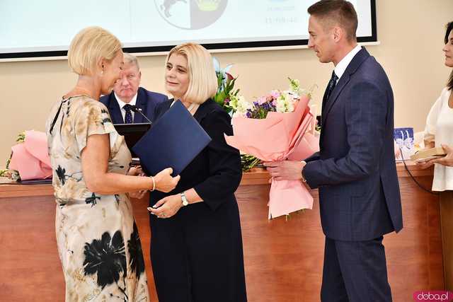 [FOTO] Zmiana dyrektorów w dwóch świdnickich podstawówkach. Komu powierzono zarządzanie szkołami?