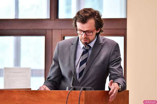 [FOTO] Prezydent Świdnicy z wotum zaufania i absolutorium. Żaden chodnik w mieście nie jest ani platformerski, ani pisowski, ani lewicowy